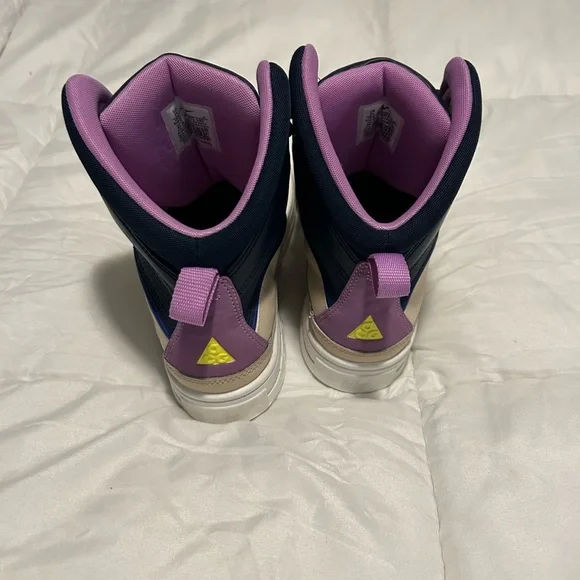 Nike ACG Beige and Navy Boots with Purple Accents - Picture 3 of 6